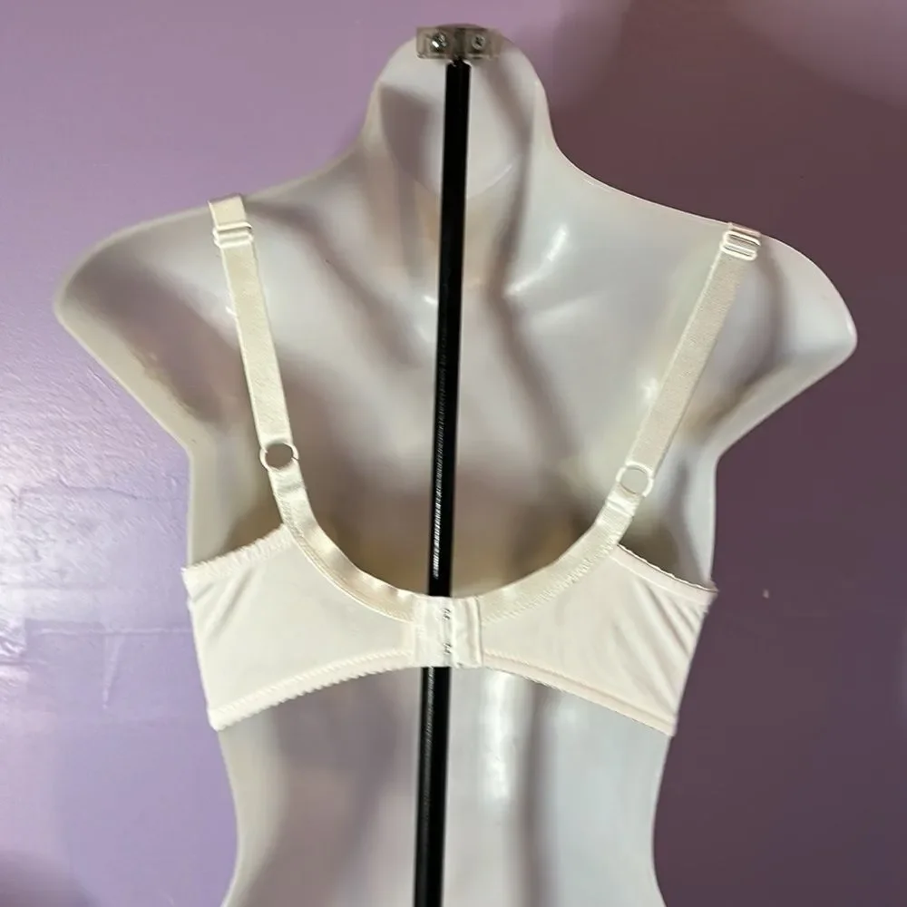 Frederick’s of Hollywood White Bra 34D Rear Hook Lingerie Underwire Sexy